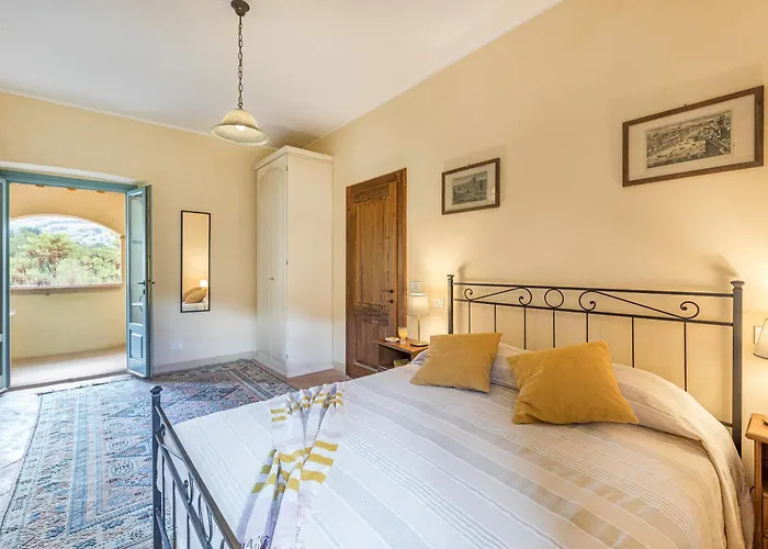 Casa Pippin 8, Emma Кортона