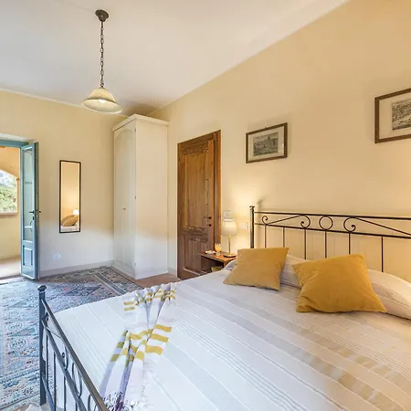 Casa Pippin 8, Emma קורטונה